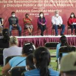 Taxi de la ciudad de Oaxaca arrolla a dos elementos de la Policía Estatal