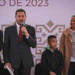 Francia prohíbe en escuelas la abaya usada por musulmanes