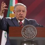 Surfista es mordido por tiburón en Florida